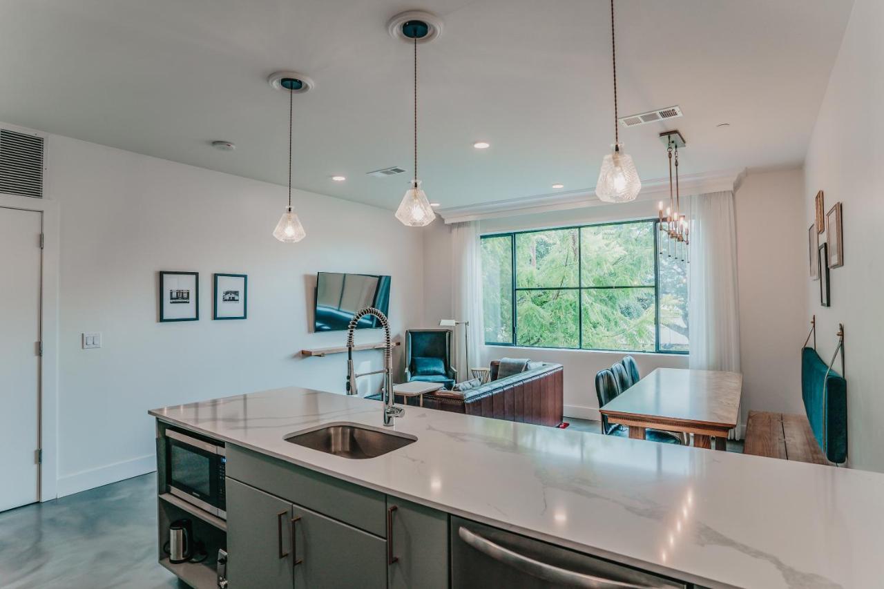Colton House Hotel Austin Bagian luar foto