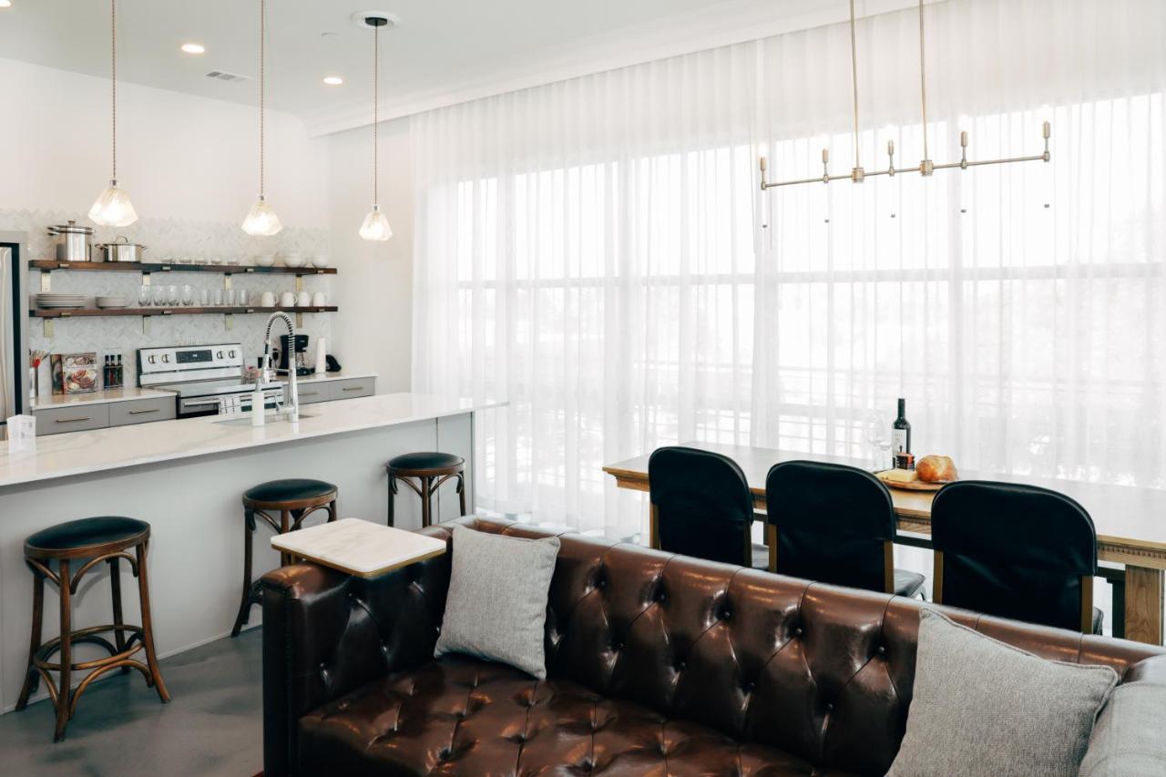 Colton House Hotel Austin Bagian luar foto