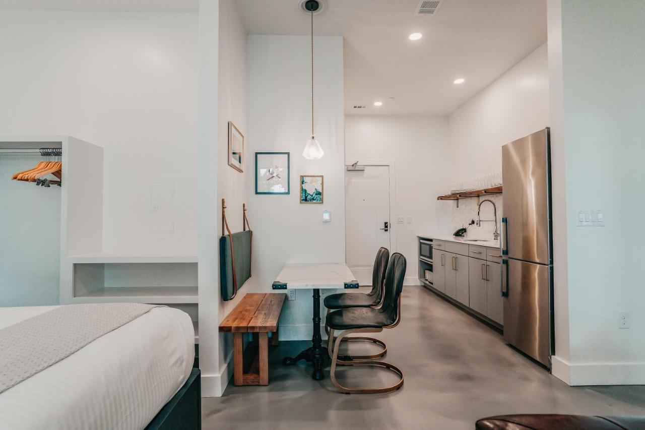 Colton House Hotel Austin Bagian luar foto