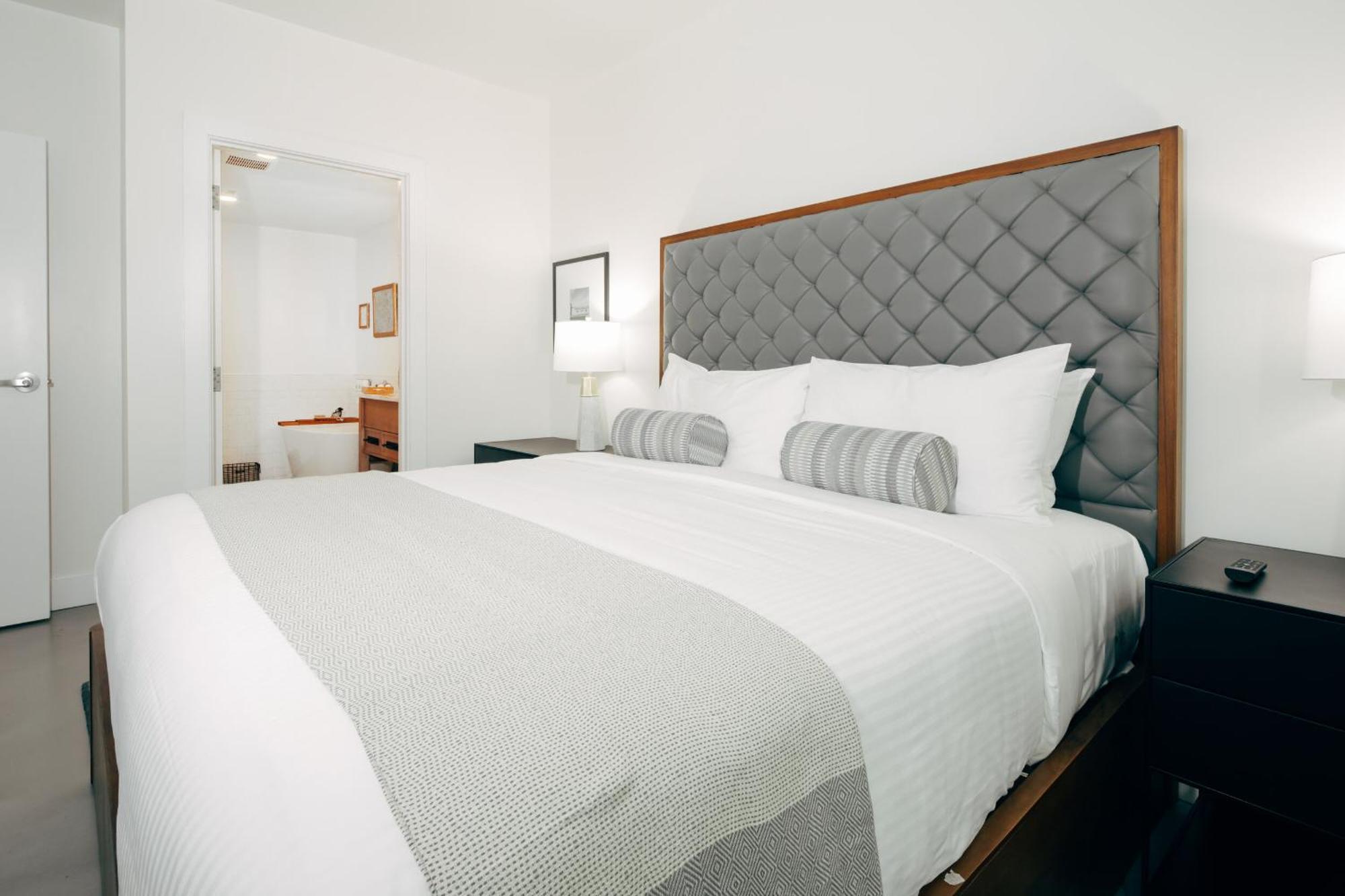 Colton House Hotel Austin Bagian luar foto